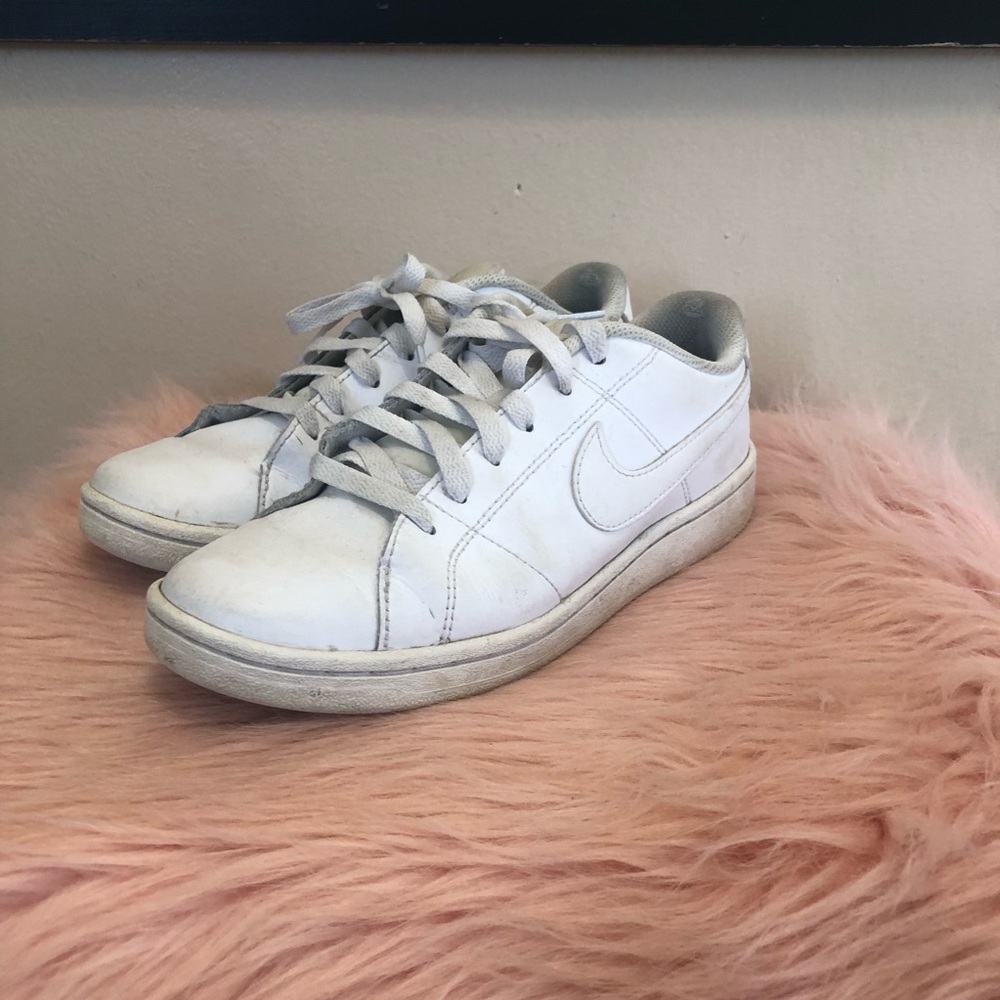 Nike Women's Court Royale 2 Sz 6.5